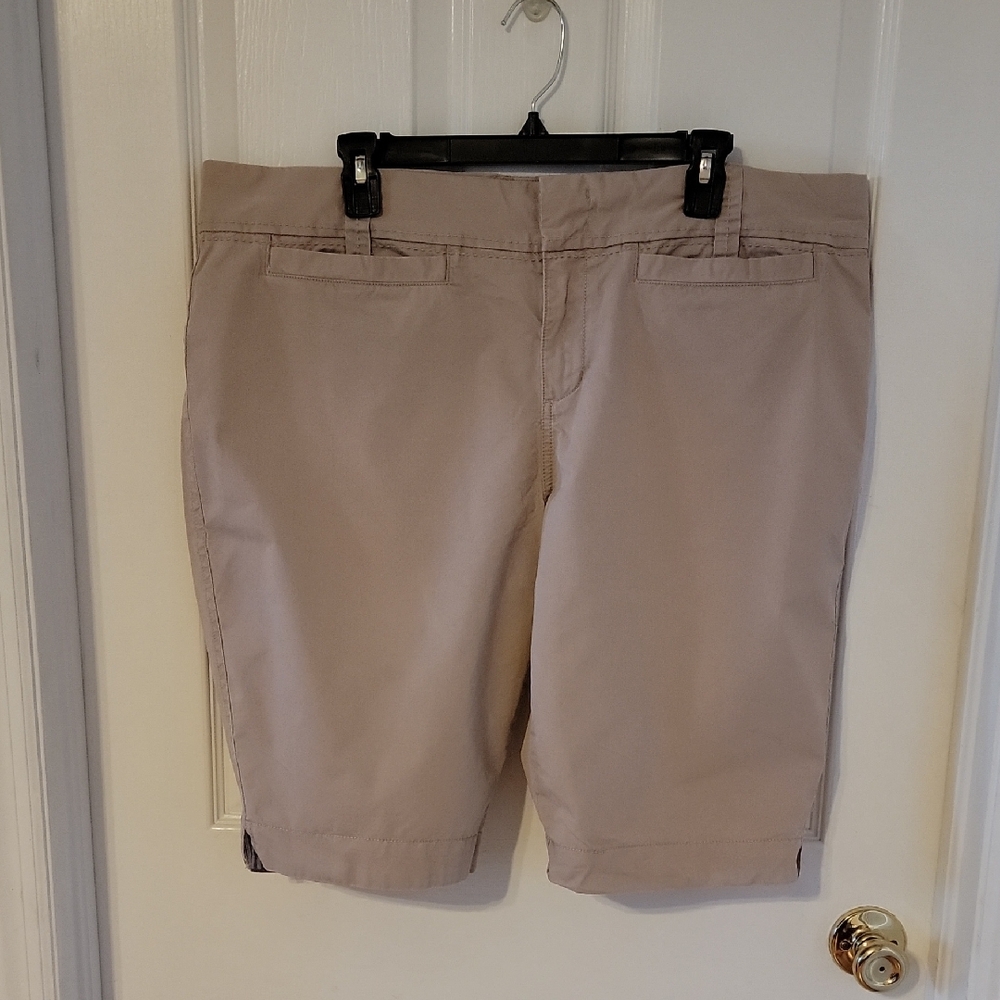 Old Navy Women's Tan Bermudas